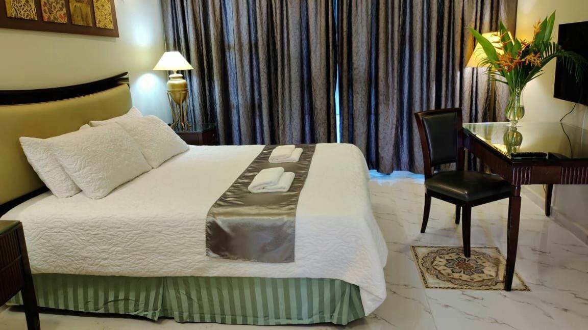 The Manor Beach Resort Besut Kampung Kuala Besut Exterior photo