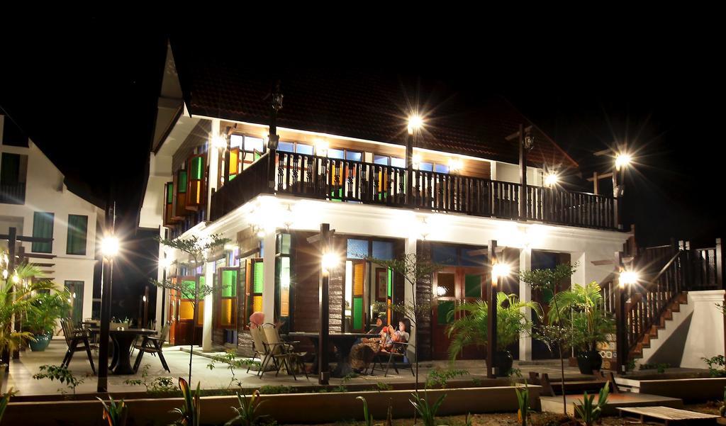 The Manor Beach Resort Besut Kampung Kuala Besut Exterior photo