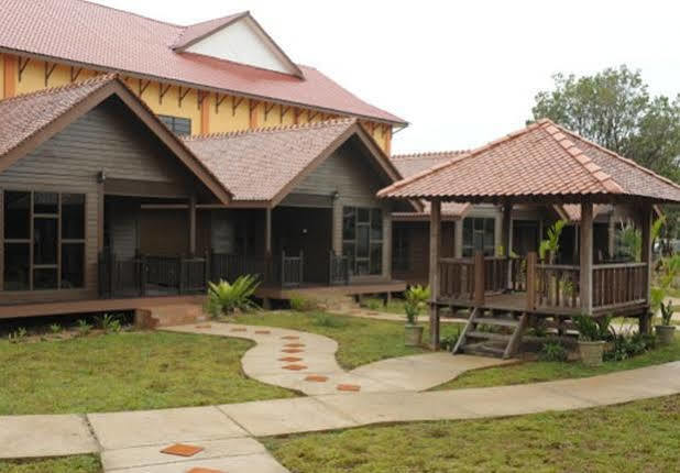 The Manor Beach Resort Besut Kampung Kuala Besut Exterior photo